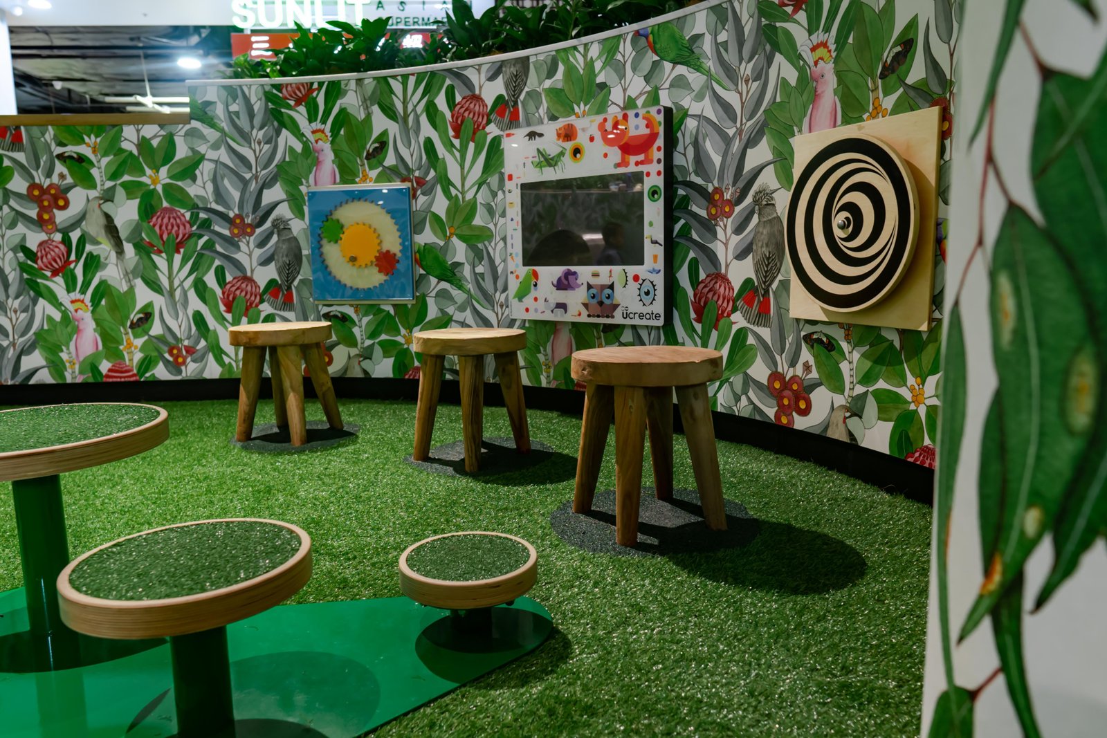 The_Backyard_Indooroopilly_Shopping_Centre_SAV_-_Play_On-----.jpg